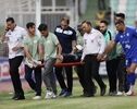 اتفاق تلخ در بازی خیبر و استقلال خوزستان؛ گلر آبی‌ها راهی بیمارستان شد