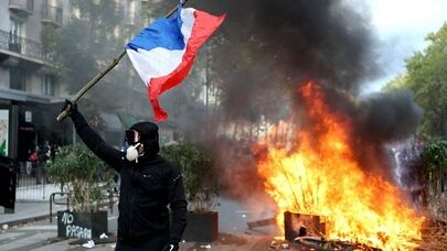 تشدید بحران در فرانسه؛ دولت برای مهار اعتراضات منع تردد شبانه اعلام کرد