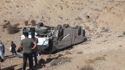واژگونی اتوبوس خرم‌آباد - اصفهان؛ شمار مصدومان به ۱۷ نفر رسید