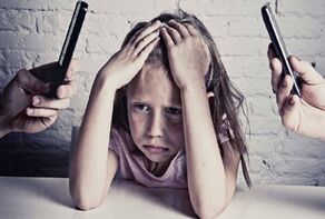 والدینی که برای لایک و فالوور جان کودک را به خطر می‌اندازند، بخوانند