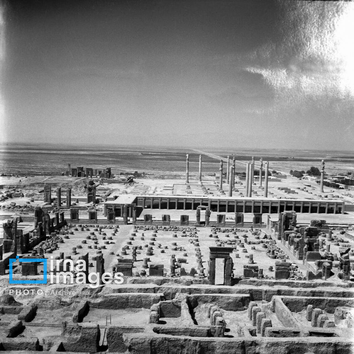 تخت جمشید در دهه 1340 (1)