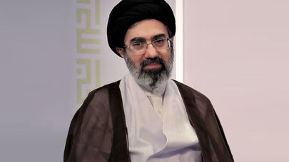 Leader tells Iranian youth: We are bound by a covenant to steer Iran to ‘summits of progress’