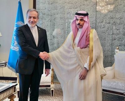 وزیرا خارجیة إیران والسعودیة یناقشان تعزیز العلاقات الثنائیة

