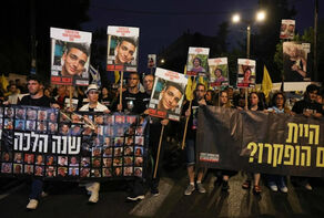 משפחות אסירים ישראלים לאחר התקיפה נגד מנהיגי חמאס: נתניהו חוסם את העסקה. נמאס לנו ממלחמה.