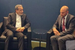 FM Araghchi meets French counterpart in New York