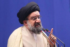 امام جمعه موقت تهران: دستگاه دیپلماسی از ترامپ شکایت کند