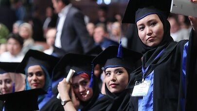 اعطای بورسیه دانشگاه الزهرا به دختران افغان