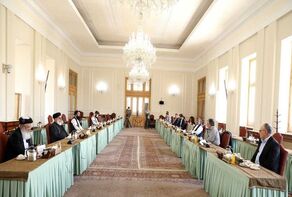 وفدا الحكومة وطالبان يؤكدان من طهران أولوية الحلّ السياسي