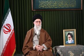 قائد الثورة يستقبل جمعا من الممرضين وعوائل شهداء الصحّة