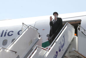 الرئيس الايراني يغادر طهران متوجها إلى مسقط