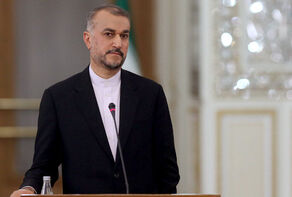 Iranian foreign minister talking to EU’s Representative for Foreign Affairs and Security Policy
