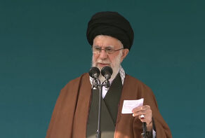 قائد الثورة: العدو يعارض وحدة الشعب وتلاحمه