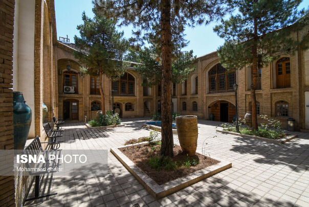 MjVkYjIitWQ9