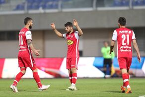 خداحافظی عمری با هواداران پرسپولیس + عکس
