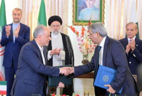 طهران واسلام آباد توقعان وثيقتي تعاون في مجال القانون والعدالة