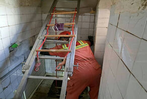 نجات مردی از درون چاه حمام