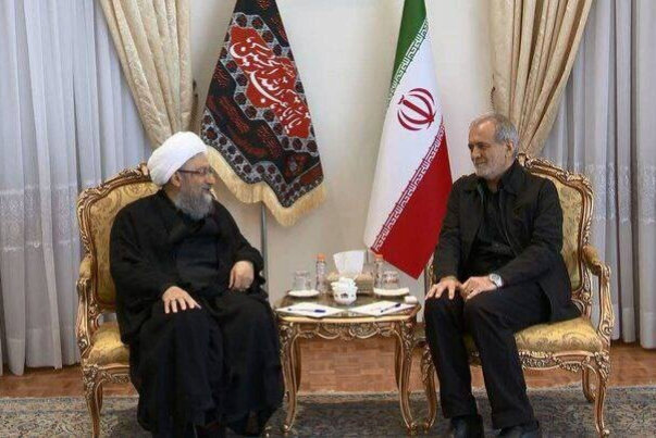دیدار آملی لاریجانی با پزشکیان /تاکید بر هم‌افزایی و هماهنگی همه نهادهای کشور
