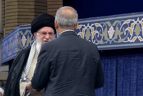 Leader endorses Pezeshkian's presidential decree