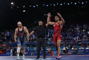 Iranian freestyle wrestler Azarpira snatches bronze medal