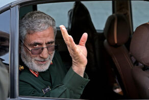 Gen. Ghaani welcomes martyr Nilforoushan's body in Tehran