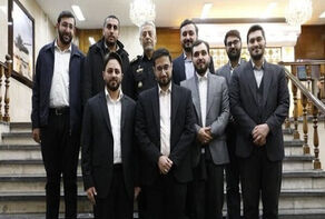 الأدميرال سياري: إيران تحقق انجازات كبيرة في صناعة المدمرات والغواصات المجهزة بالتكنولوجيا الحديثة
