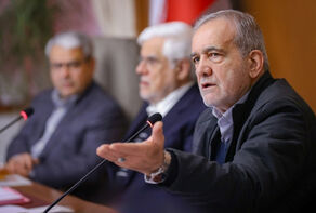 پزشکیان: اگر نگاهمان را به دیگران بدوزیم، نمی‌توانیم پیشرفت کنیم
