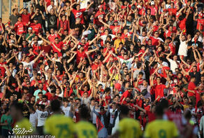 بازداشت 2 تماشاگر زن مسابقه پرسپولیس - تراکتور