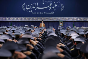 رهبر انقلاب: نباید با آمریکا مذاکره کرد/تهدیدمان بکنند، تهدیدشان می‌کنیم
