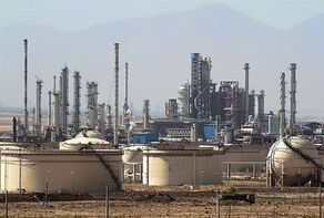 Why is Iran's petrochemical industry not becoming wealthier despite increased production?