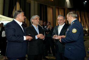 Araqchi discusses Iran's major foreign policy strategies in meeting with envoys in Tehran