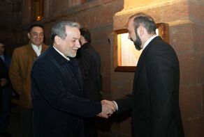 Iranian and Armenian foreign ministers discuss bilateral issues
