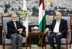 درويش خلال لقائه خرازي في الدوحة: لن نتنازل عن حقنا في فلسطين