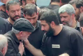 فیلم گفت‌وگوی سردار قاآنی با خانواده شهید حاجی‌زاده در بهشت زهرا(س)