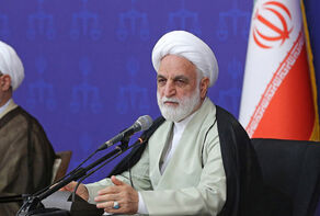 چراغی که امام راحل روشن کردند دست طاغوت ها را قطع کرد
