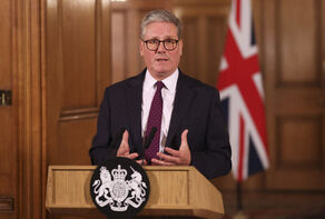 伦敦同意美国利用英国基地打击伊朗