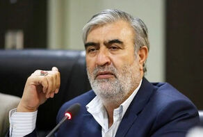 عزیزی: دوران مهمان نوازی 47 ساله در تنگه هرمز تمام شده است