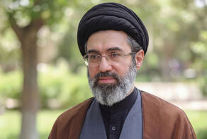 قائد الثورة: الشعب الإيراني البطل مزج 