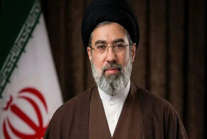 Army Day: Leader hails Iran's army for courageously defending country from aggressors
