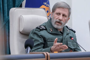 فرمانده کل ارتش: متجاوز را با اتحاد ملت پشیمان می‌کنیم