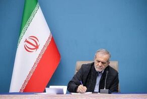 پزشکیان: شگفتی‌های میدان دفاع از کشور را مدیون درس ایران‌دوستی معلمان هستیم