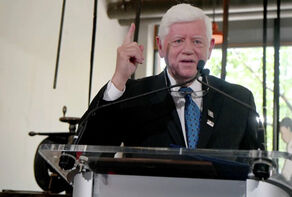 نماینده دموکرات: ترامپ خود را بالاتر از قانون می‌داند!