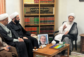 شهید لاریجانی در دایره فضایل، در نقطه مرکزی آن قرار داشتند