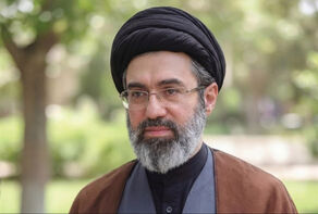 قائد الثورة يعين أعضاء جدد في مجلس إدارة مركز خدمات الحوزة العلمية