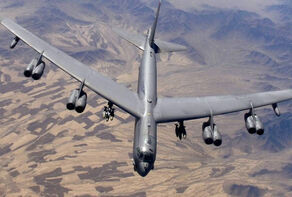 سقوط بمب‌افکن استراتژیک B-52 ارتش آمریکا در کالیفرنیا