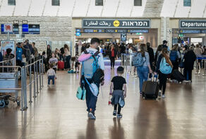 צמיחה חסרת תקדים בהגירה הפוכה מהשטחים הכבושים; יציאה נרחבת של אנשי מקצוע