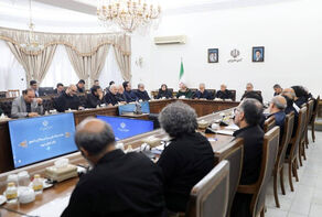 تأکید عارف بر روایت‌سازی جهانی از مراسم تشییع رهبر شهید انقلاب