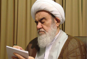 آیت‌الله مظاهری: یاوه‌گویی‌های رئیس‌جمهور آمریکا از استیصال دشمنان حکایت دارد