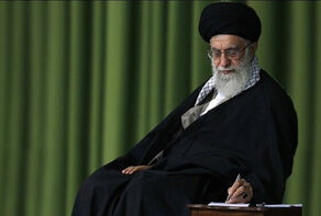 انصارالله: امام خامنه‌ای نماد ایستادگی در دل‌های آزادگان است
