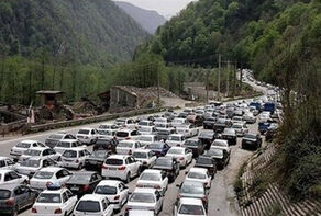 چالوس زیر بار ترافیک؛ باران در جاده‌های شمالی