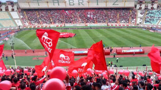 درخواست رسمی تراکتور از فدراسیون؛ بازی با پرسپولیس با حضور تماشاگران برگزار شود